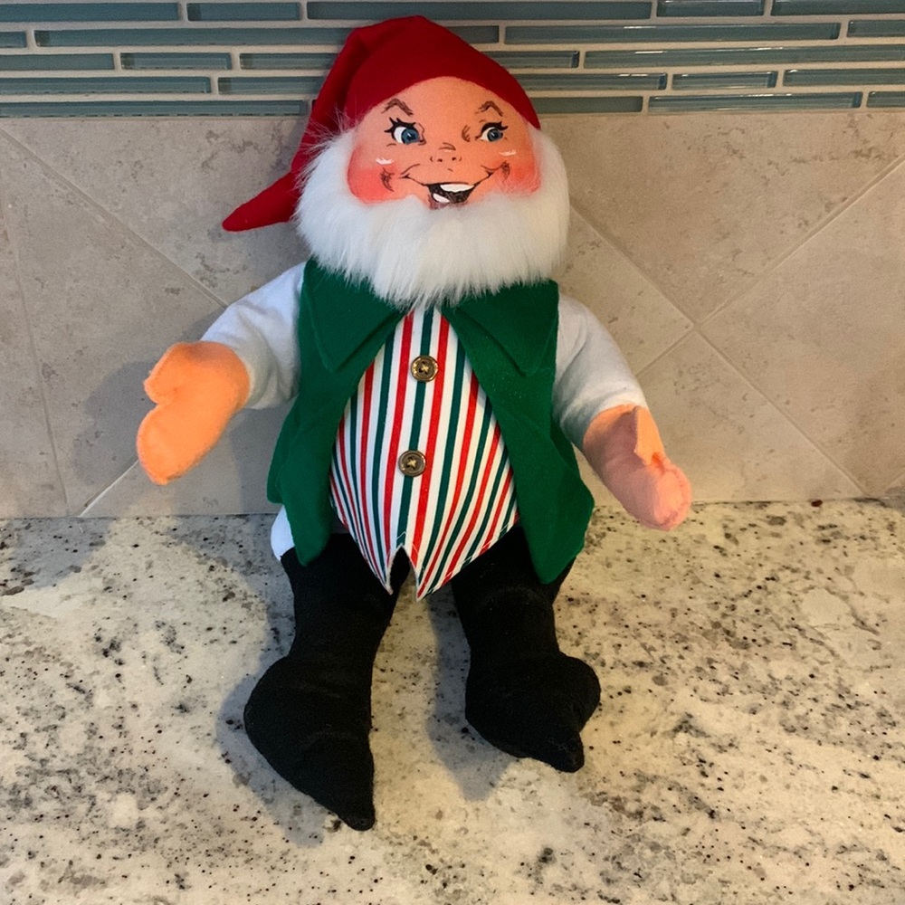 Annalee Santa.
